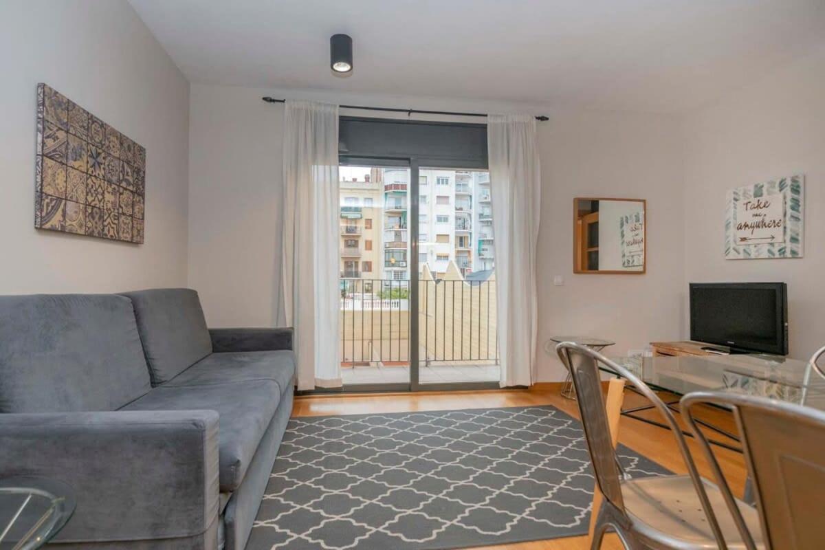 2 Bedroom With Balcony In Eixample 1-1 Apartment Barcelona