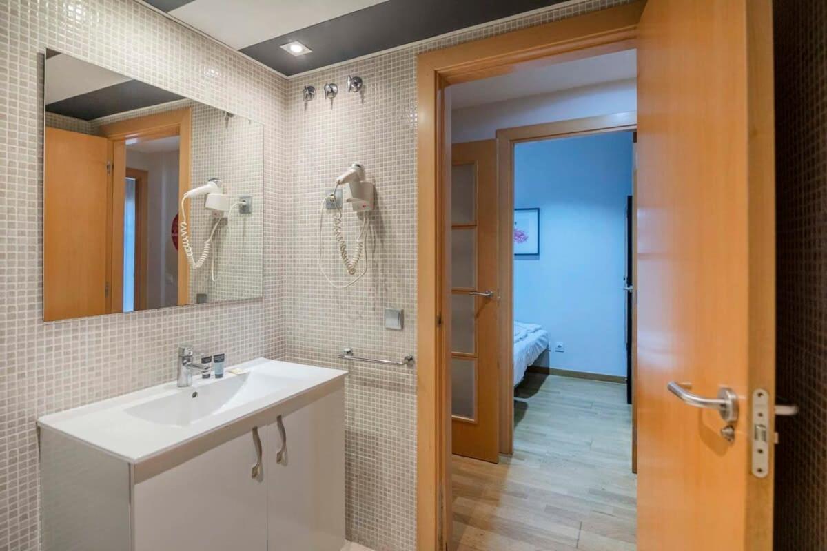 Apartment 2 Bedroom With Balcony In Eixample 1-1 *