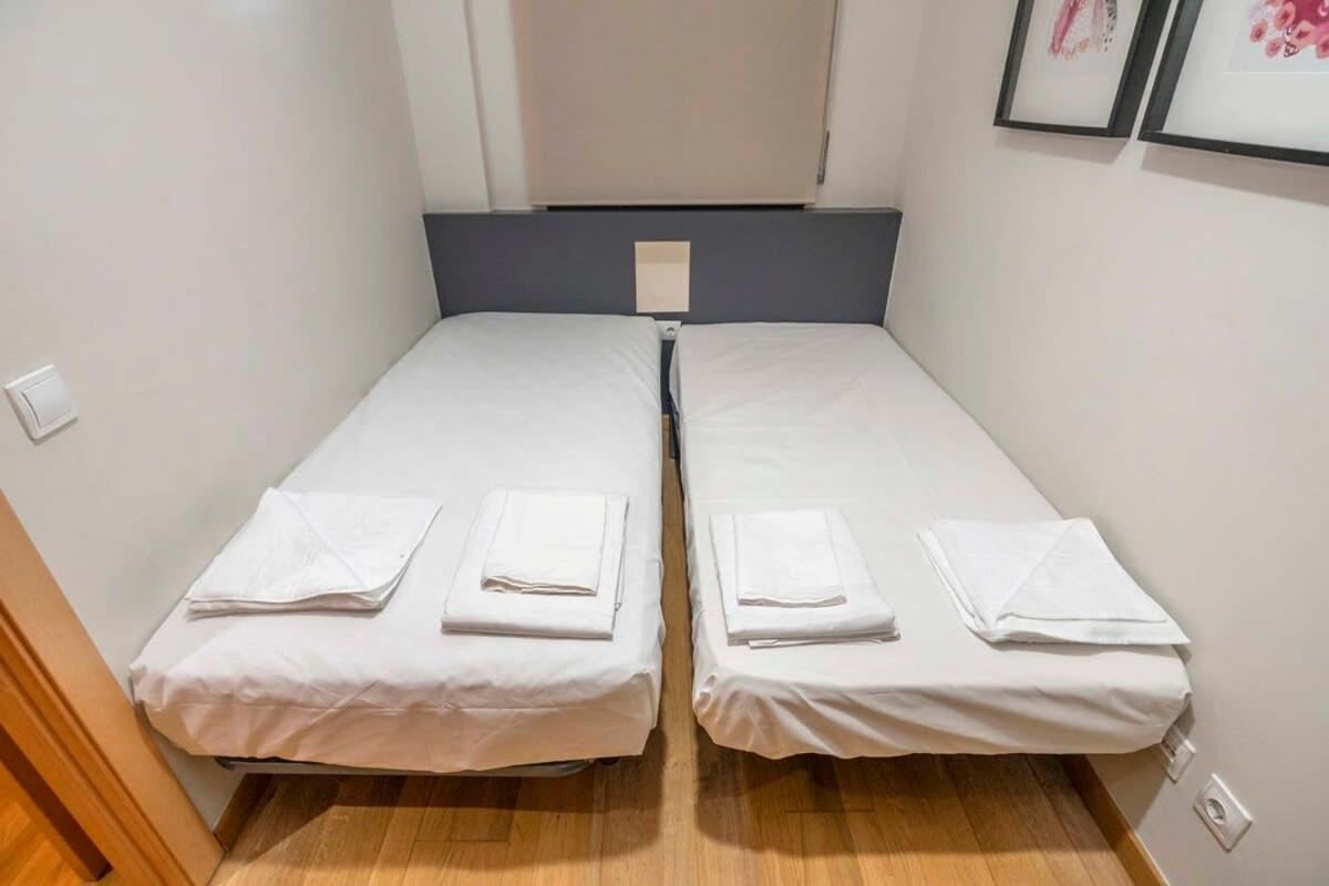 Apartment 2 Bedroom With Balcony In Eixample 1-1