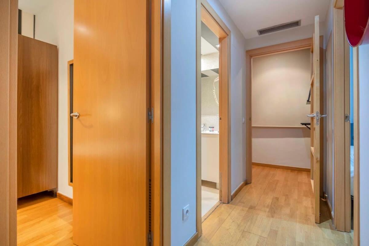 2 Bedroom With Balcony In Eixample 1-1 Apartment Barcelona